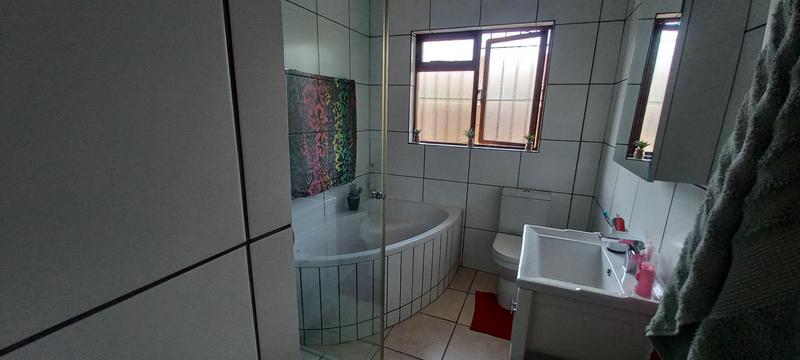 4 Bedroom Property for Sale in Bothasig Western Cape